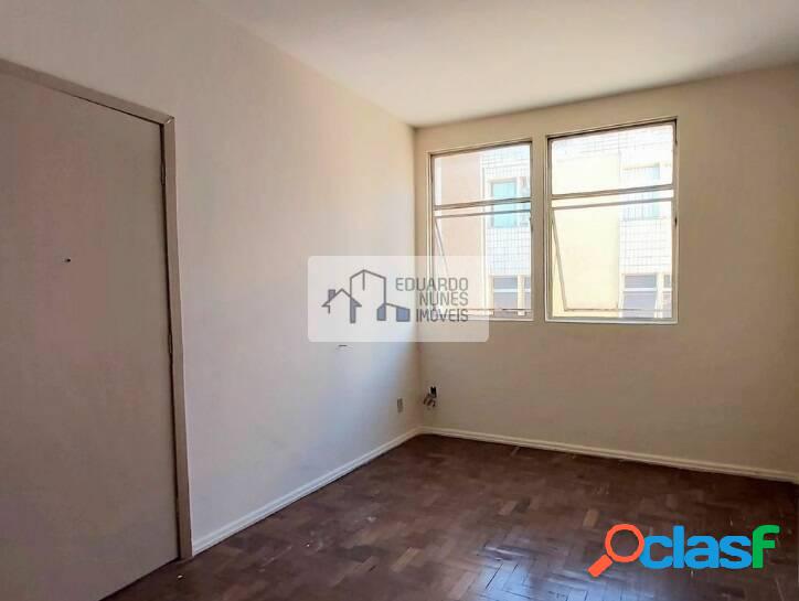 APARTAMENTO COM 85 M², 03 QUARTOS NO ANCHIETA.