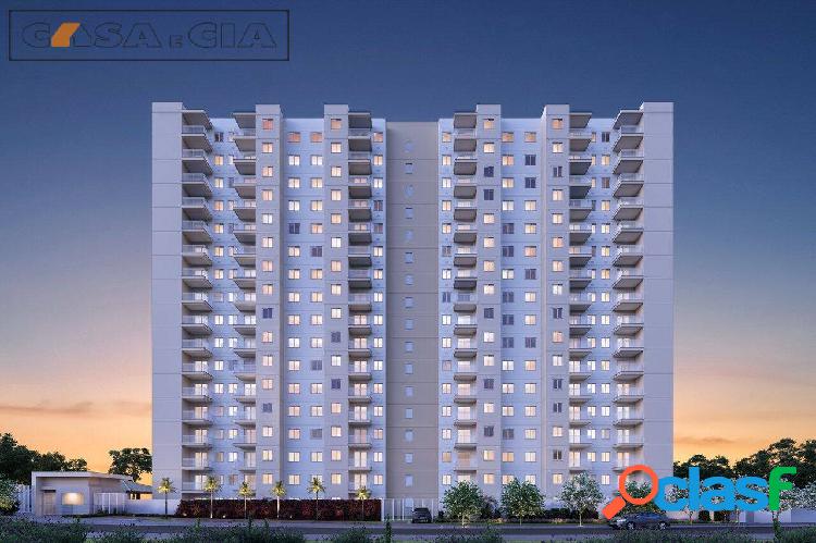 Apartamento com 2 dormitórios e sacada