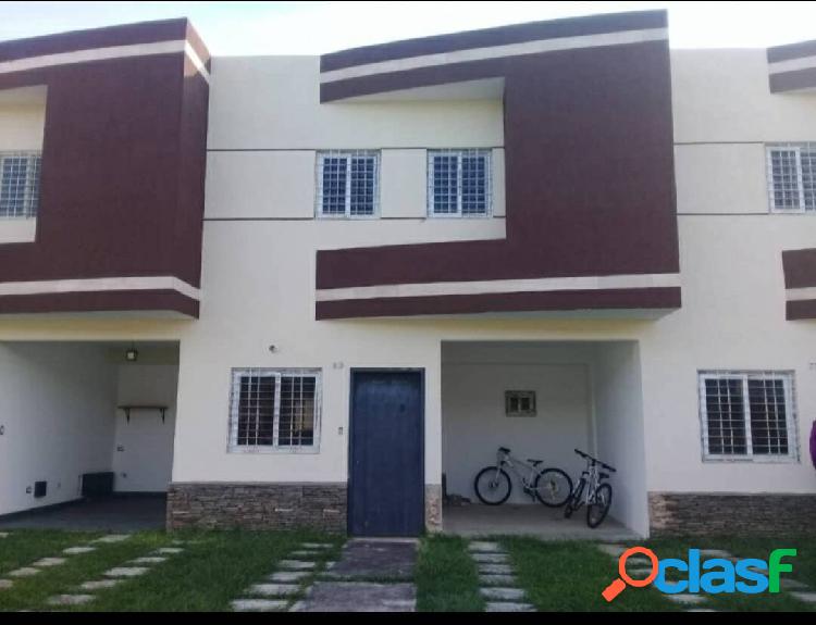 Se vende Tonwhouse en obra blanca de 180m2 en el Manantial