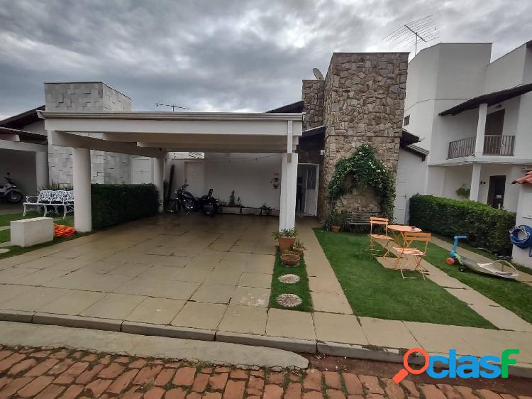 Casa em Condomínio Fechado