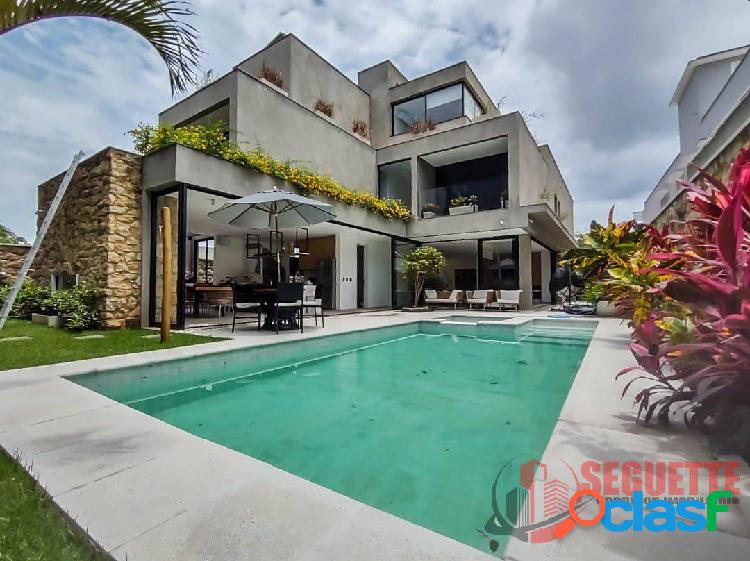 Casa na Riviera com 6 suites