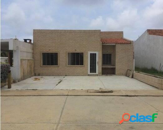 TOWN HOUSE EN LOS JUANES