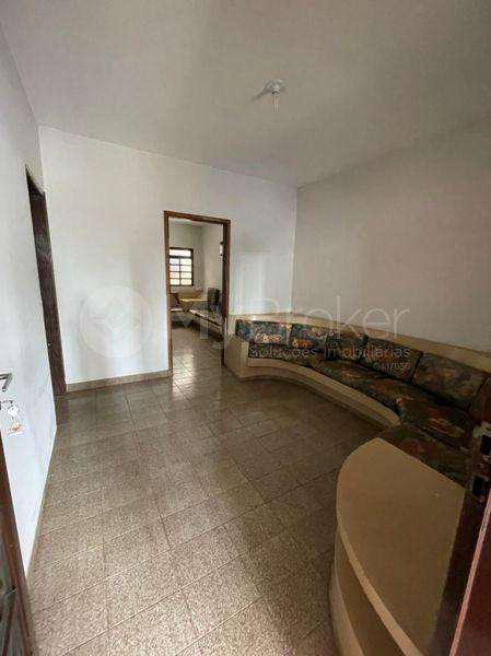 Casa, Centro, 4 Quartos, 0 Vaga, 0 Suíte
