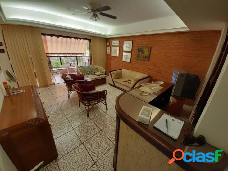160m² ÁREA ÚTIL, REGIÃO NOBRE, PISCINA E CHURRASQUEIRA!