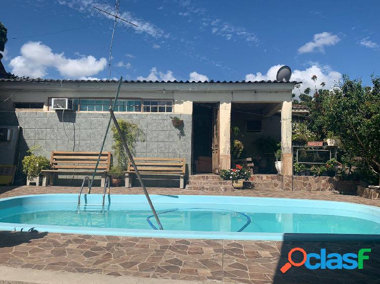 CASA COM PISCINA NO JARI EM VIAMÃO