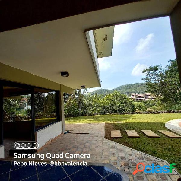 CASA EN GUATAPARO COUNTRY CLUB CON VISTA AL CAMPO DE GOLF