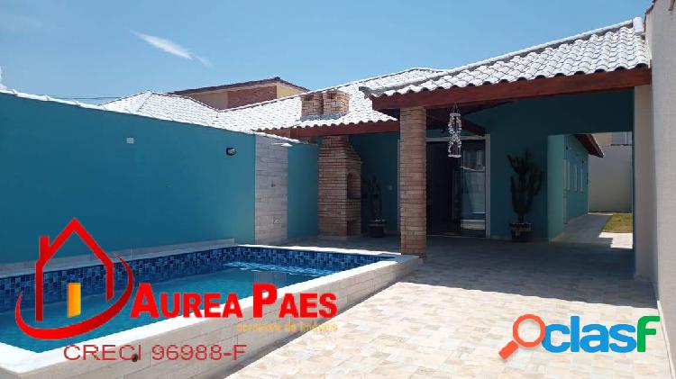 Linda casa com piscina, 03 dormitórios