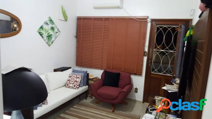 "Amplo apartamento, apenas 350 metros do mar!"