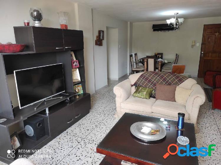 Apartamento Alquiler Semi-Amoblado, en calle cerrada trigal