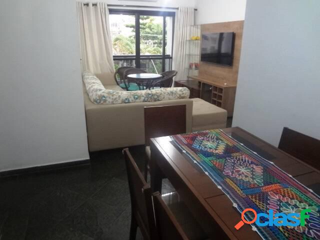 "Apartamento com sacada, 03 dormitórios"