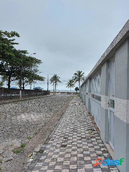 Sobrado de 2 dormitórios a 50m da praia em Mongaguá