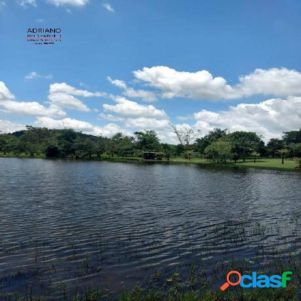 CHÁCARA COM GRANDE LAGO - PLANA CONDOMÍNIO RURAL - SOUSAS