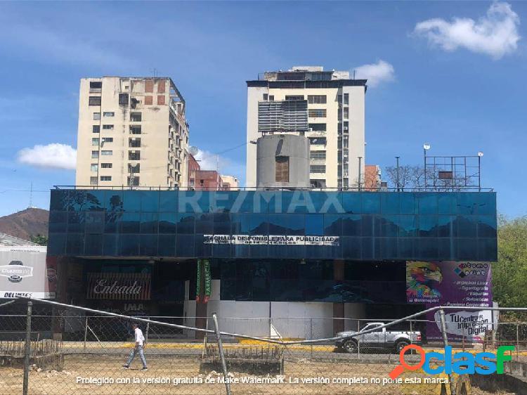 En venta Centro Comercial en la Avenida Bolívar Norte,