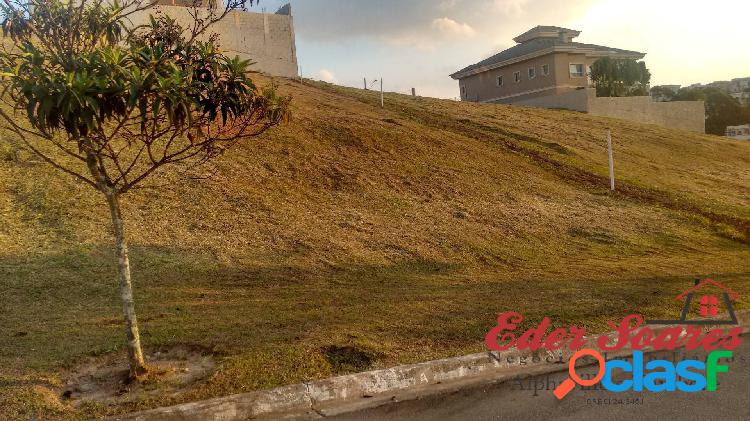 Terreno em Aclive sem vizinho de frente no Residencial