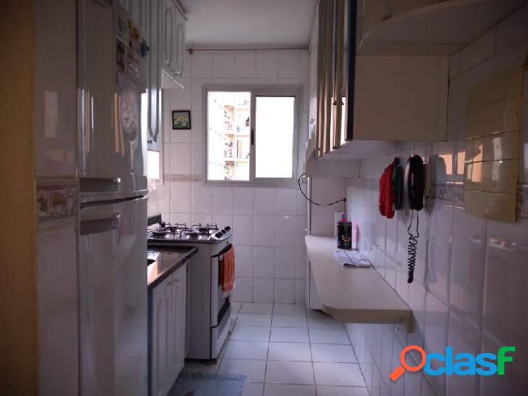 Apartamento com 2 dormitórios à venda, 58 m² por R$