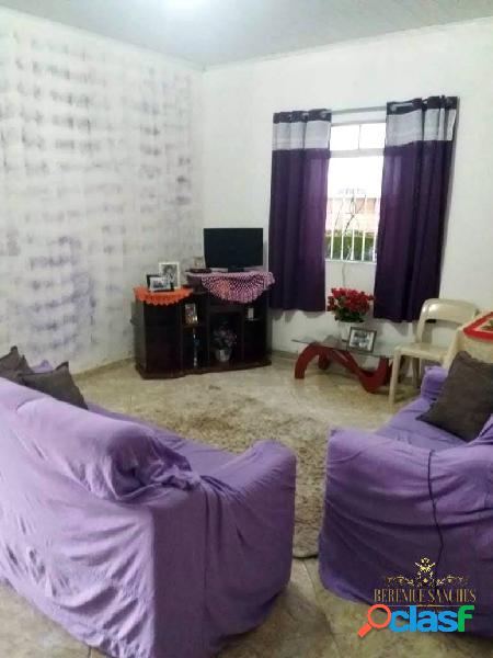LINDA CASA A VENDA EM REGISTRO