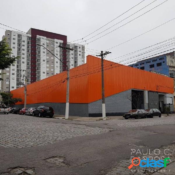 1.605m² A.U. - Imóvel de esquina - Retangular