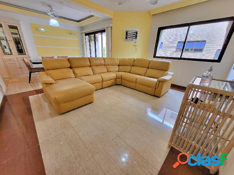 AMPLO APARTAMENTO, 04 DORMITÓRIOS, APENAS 200M DO MAR COM
