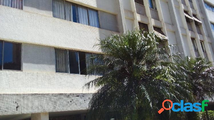 Apartamento com 3 dormitórios para alugar, 116 m² por R$