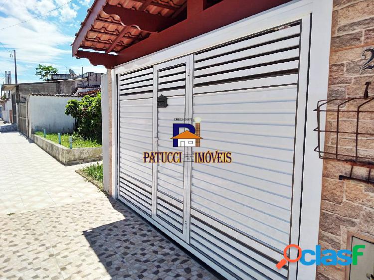 Belíssima Casa com 03 Dormitórios em Ótima Localização!
