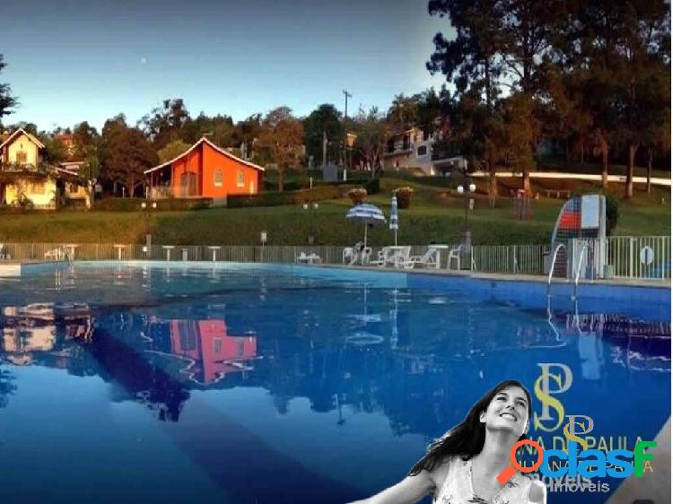 Casa À Venda - 420 m² em Condomínio Fechado com Amplo