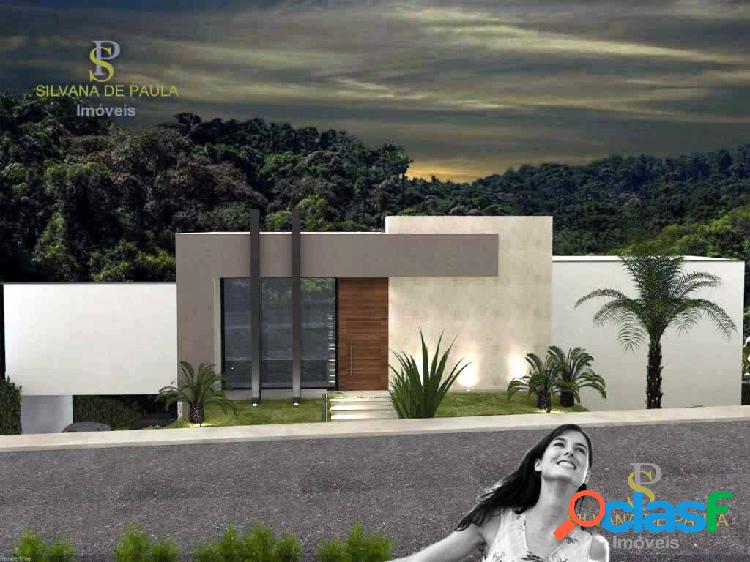 Casa À Venda em Condomínio de Alto Padrão em Mairiporã.