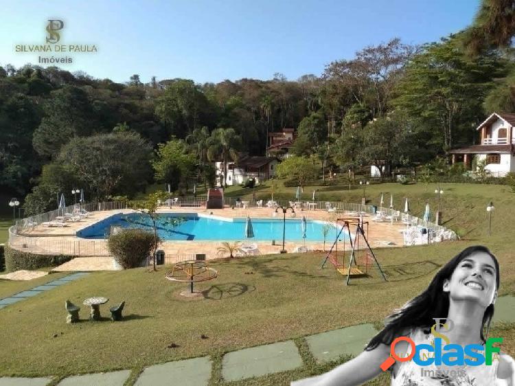 Casa de campo À venda em Condomínio Fechado.