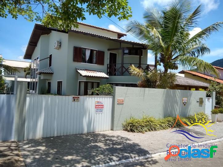 Linda Casa à Venda de Alto Padrão no Rio Vermelho - Praia