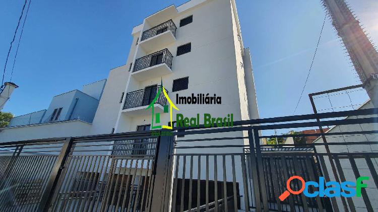 Apto com varanda e garagem coberta