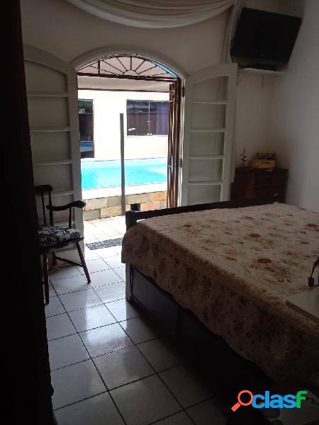 Excelente casa c/ Piscina 03 quartos com suites na Vila