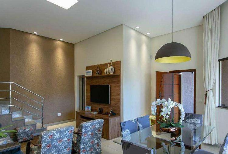Casa, Castelo, 3 Quartos, 2 Vagas, 1 Suíte