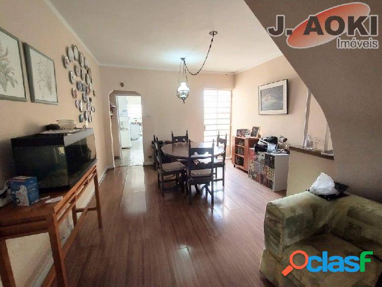 Sobrado para venda possui 200 m² com 3 quartos em