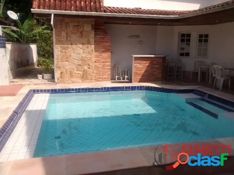 Casa com 5 dormitórios no módulo 30 com piscina e