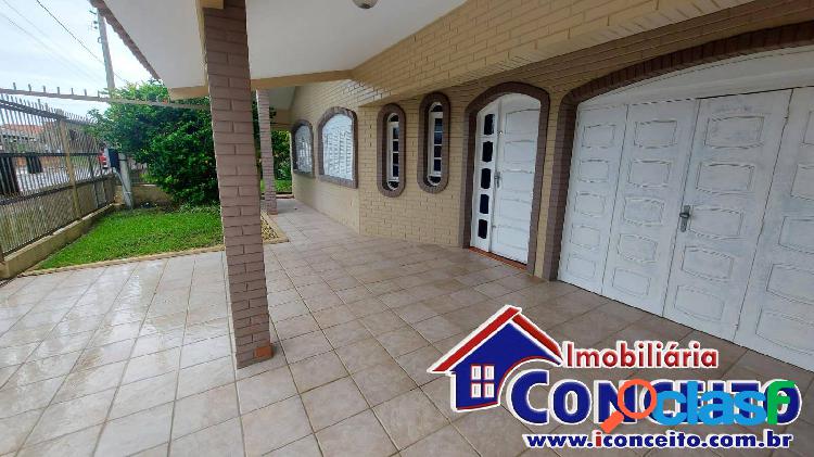 C546 - Linda residência com 02 terrenos a 200 metros do mar
