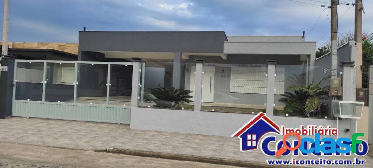 C553 - Excelente residência a 50 metros do mar em Mariluz