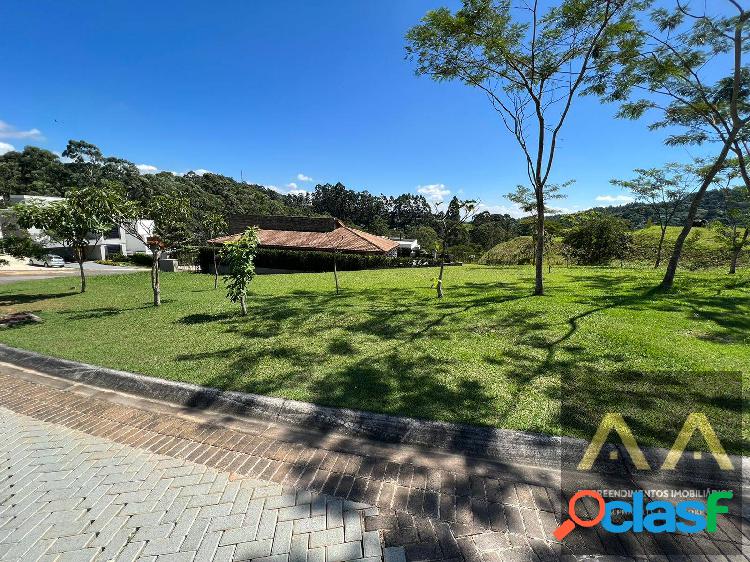 TERRENO DE ESQUINA COM VISTA PERMANENTE E SEM VIZINHOS DE