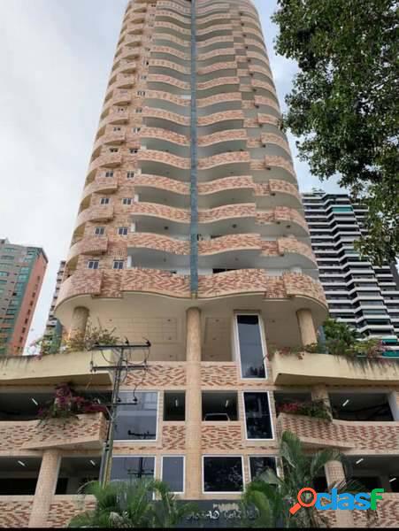 Impresionante Apartamento en obra blanca en el Parral