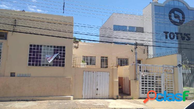 Vende-se casa antiga localizada no Centro Sul em Cuiabá