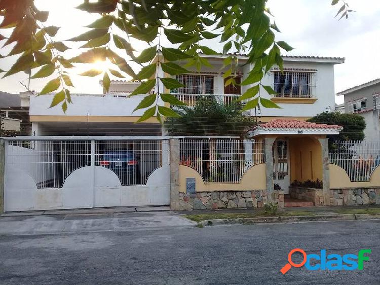 VENTA CASA 4 AVENIDAS PARRAL. CALLE CERRADA CON VIGILANCIA