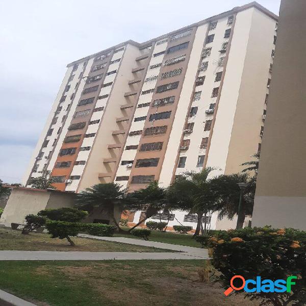 Comodo aparment 90m2 en av. bolivar de naguanagua al lado de