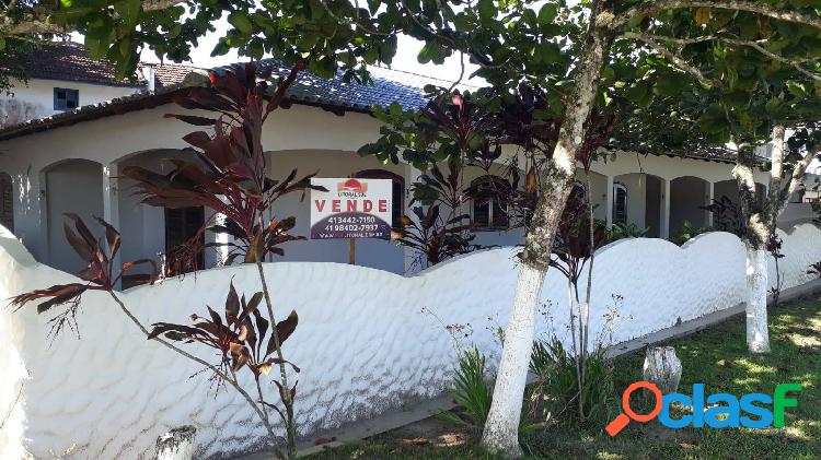 Linda casa em ótima localização
