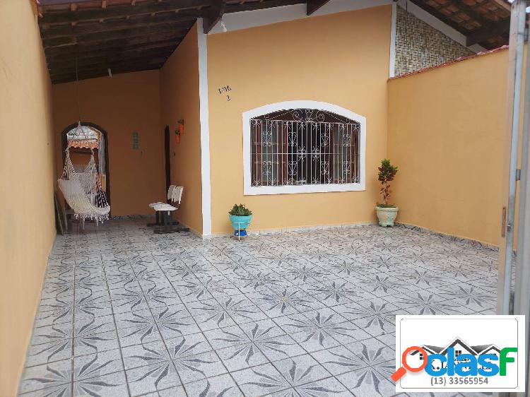 Vendo casa no bairro canto do forte com 02 dormitórios