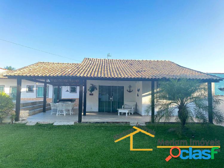 Ótima casa em condomínio fechado!