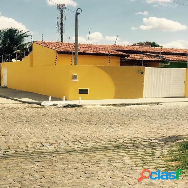 Casa em rua pública, bairro Sobradinho