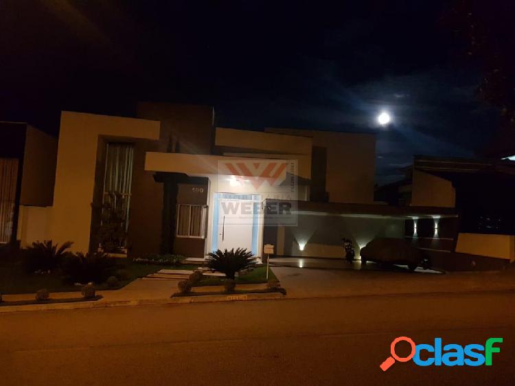 Linda Casa c/ 03 suítes, 300 m área construída, Cond.