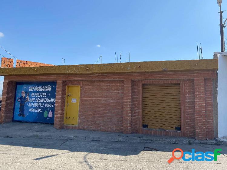 240 M2 Venta de Local Comercial en Avenida Principal