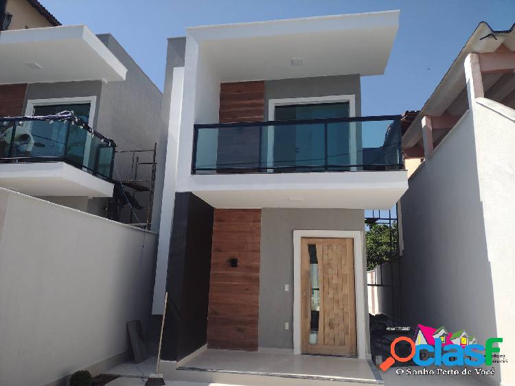 Casa Linda a Venda com 3 Quartos, Piscina a 1 Quadra da