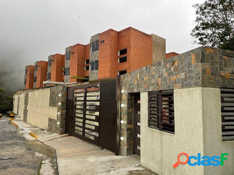 EN VENTA MODERNO TOWNHOUSE EN LA ENTRADA NAGUANAGUA