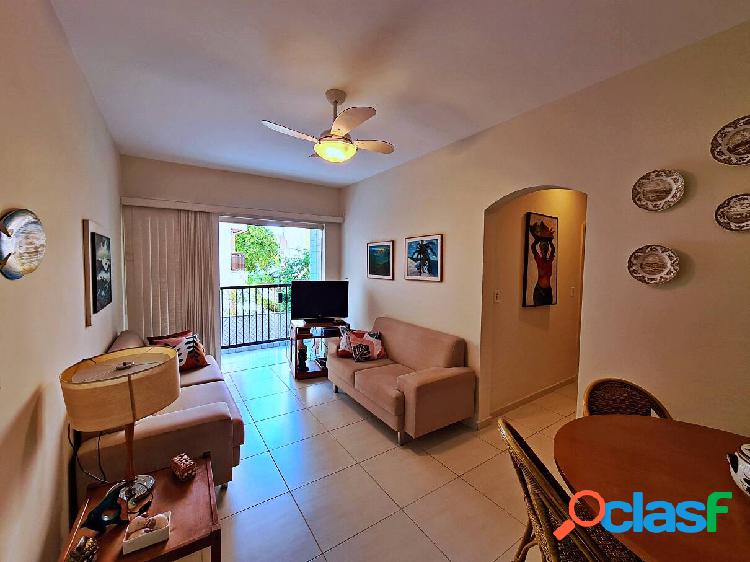 LINDO APARTAMENTO, 02 QUADRAS DA PRAIA, 02 DORMITÓRIOS!