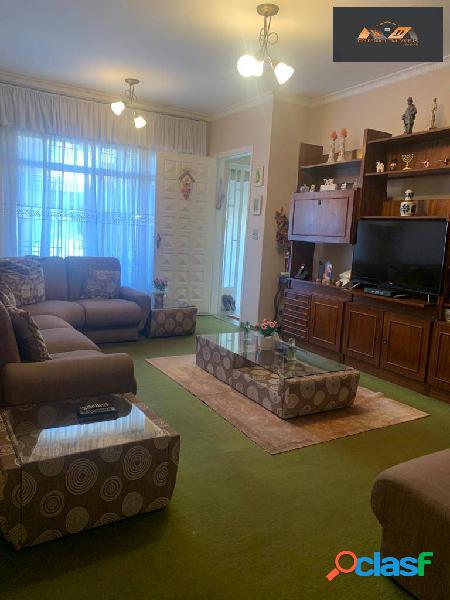 Sobrado - 3 dorms/ sendo uma suíte / 4 vagas / 230m²